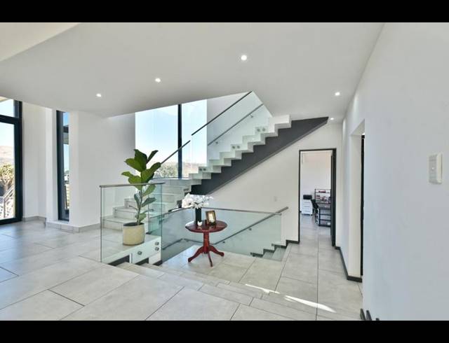 5 BEDROOM HOUSE FOR SALE IN EYE OF AFRICA